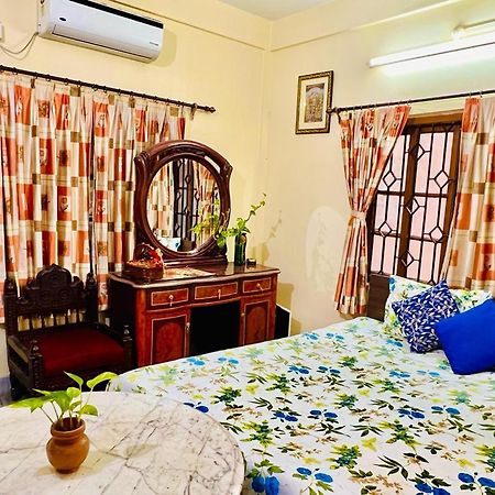 Spacious Apt With Antique Furniture ,Ac & Kitchen Calcutá Exterior foto