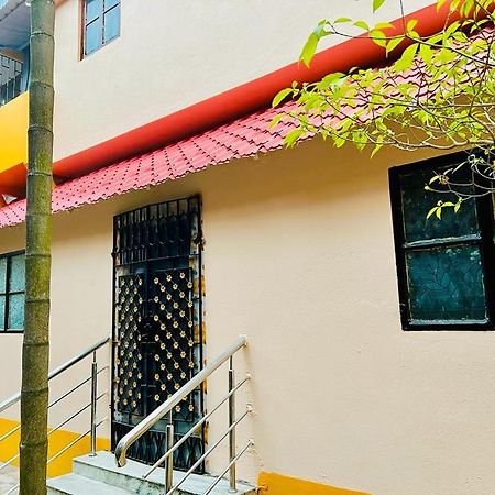 Spacious Apt With Antique Furniture ,Ac & Kitchen Calcutá Exterior foto