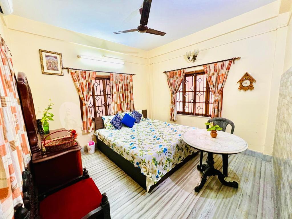 Spacious Apt With Antique Furniture ,Ac & Kitchen Calcutá Exterior foto