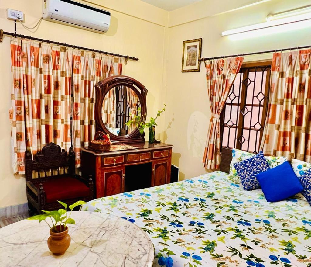 Spacious Apt With Antique Furniture ,Ac & Kitchen Calcutá Exterior foto