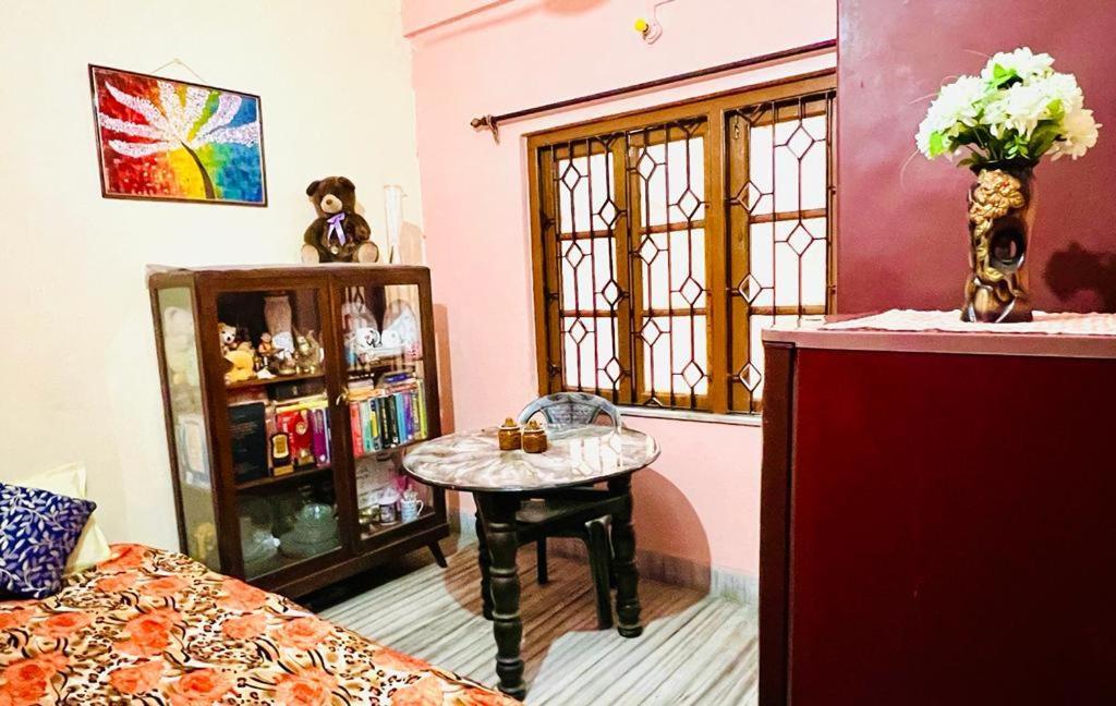Spacious Apt With Antique Furniture ,Ac & Kitchen Calcutá Exterior foto
