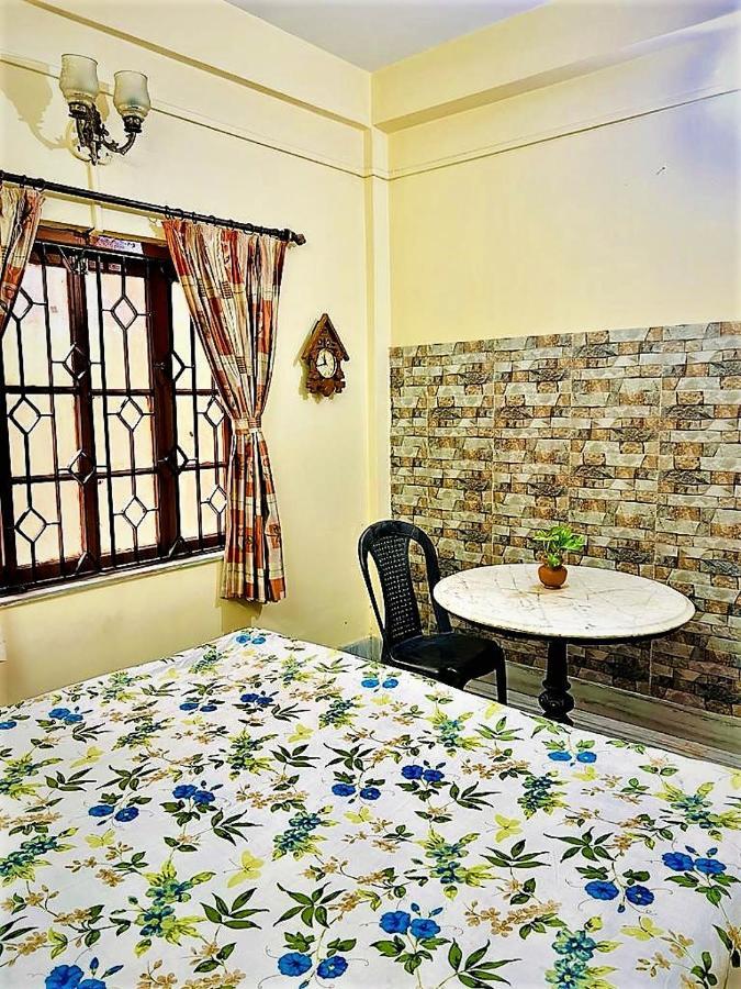 Spacious Apt With Antique Furniture ,Ac & Kitchen Calcutá Exterior foto